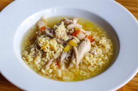 Blagodati pileće juhe u vrijeme COVID-a i prehlada